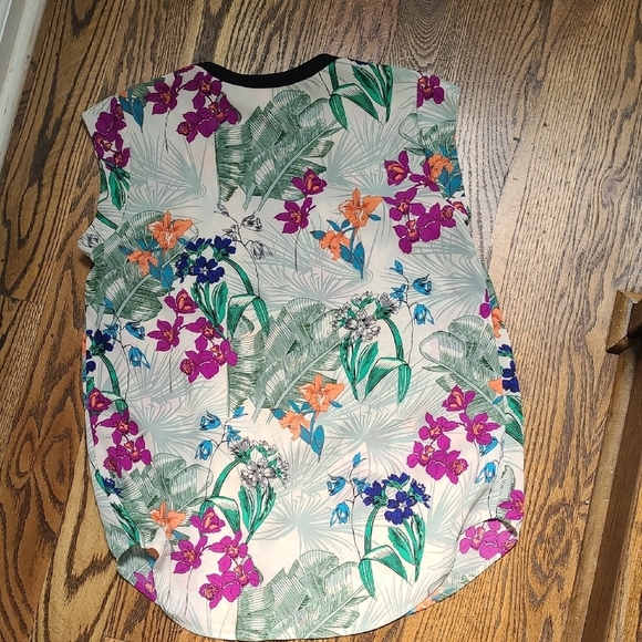 Gibson Sleeveless Black and White Mandarin Collar Blouse - Picture 5 of 5